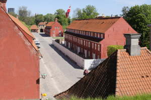 Bo     Kastellet